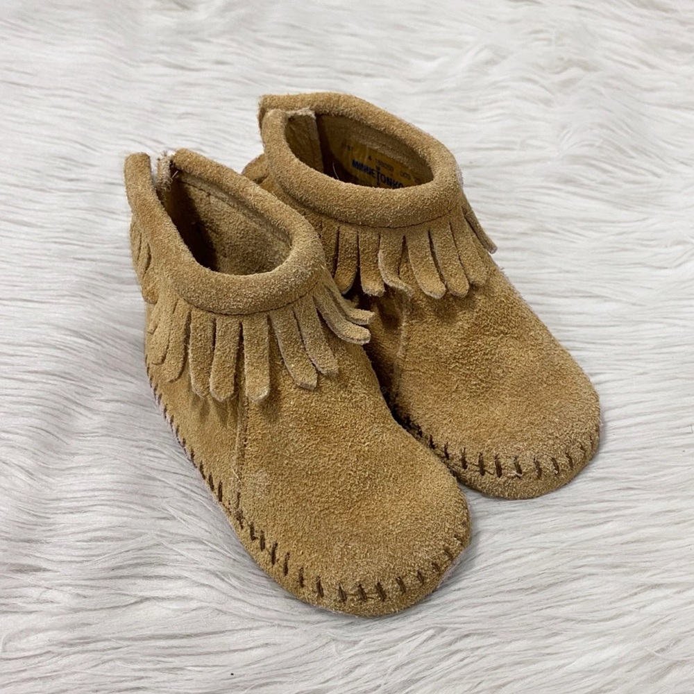 Minnetonka Baby Infant Tan Suede Leather Back Flap Bootie Moccasins Size 4